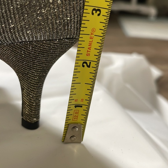 Nina Women's Carrie GM Shimmering Dress Pump, Platinum Gold, Size 7.5 M - Picture 7 of 9